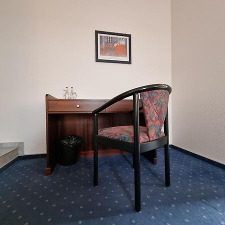 Erbenholz Hotel Laatzen Екстер'єр фото