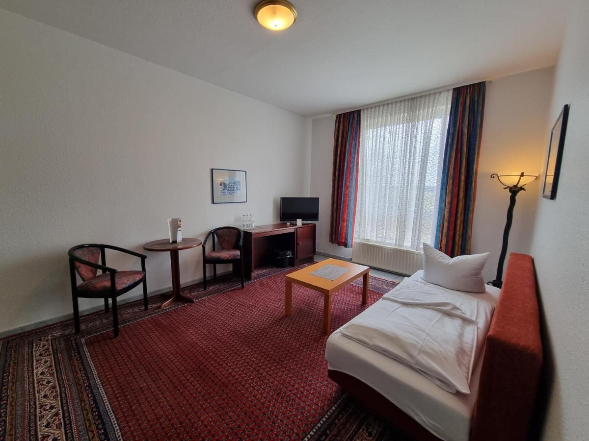 Erbenholz Hotel Laatzen Екстер'єр фото