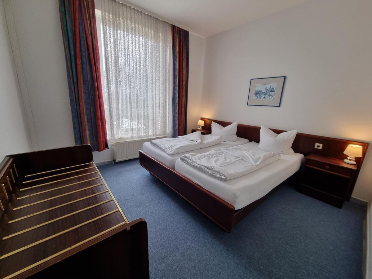 Erbenholz Hotel Laatzen Екстер'єр фото