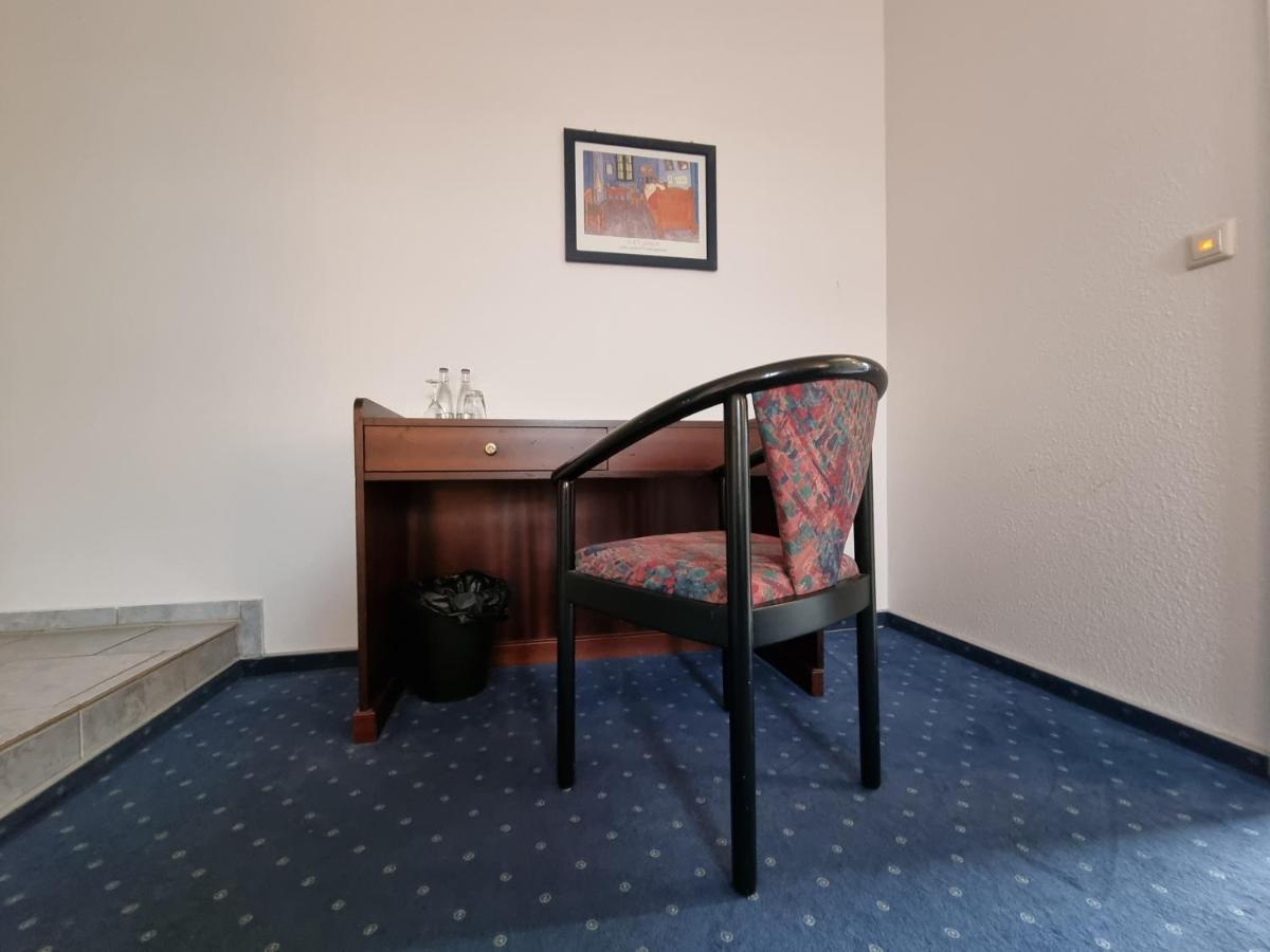 Erbenholz Hotel Laatzen Екстер'єр фото