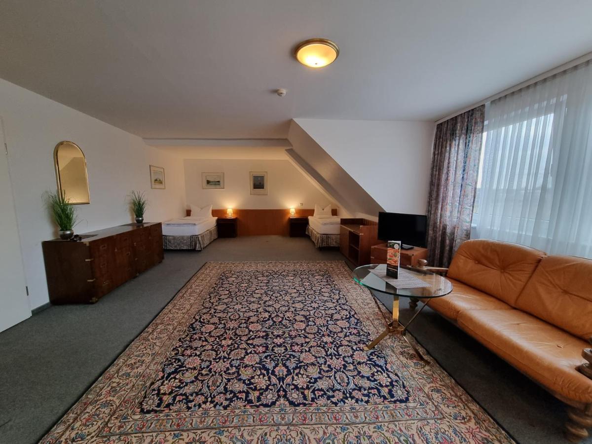 Erbenholz Hotel Laatzen Екстер'єр фото