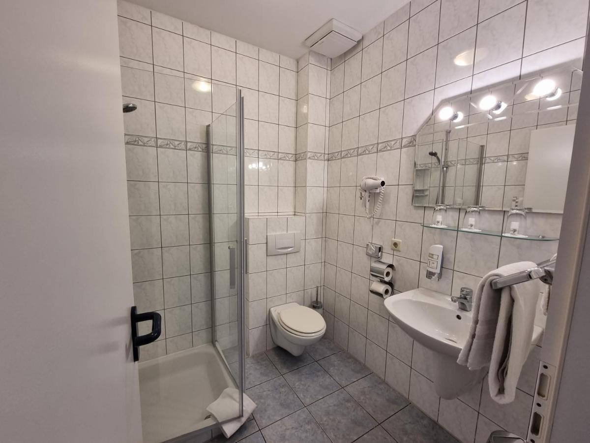 Erbenholz Hotel Laatzen Екстер'єр фото