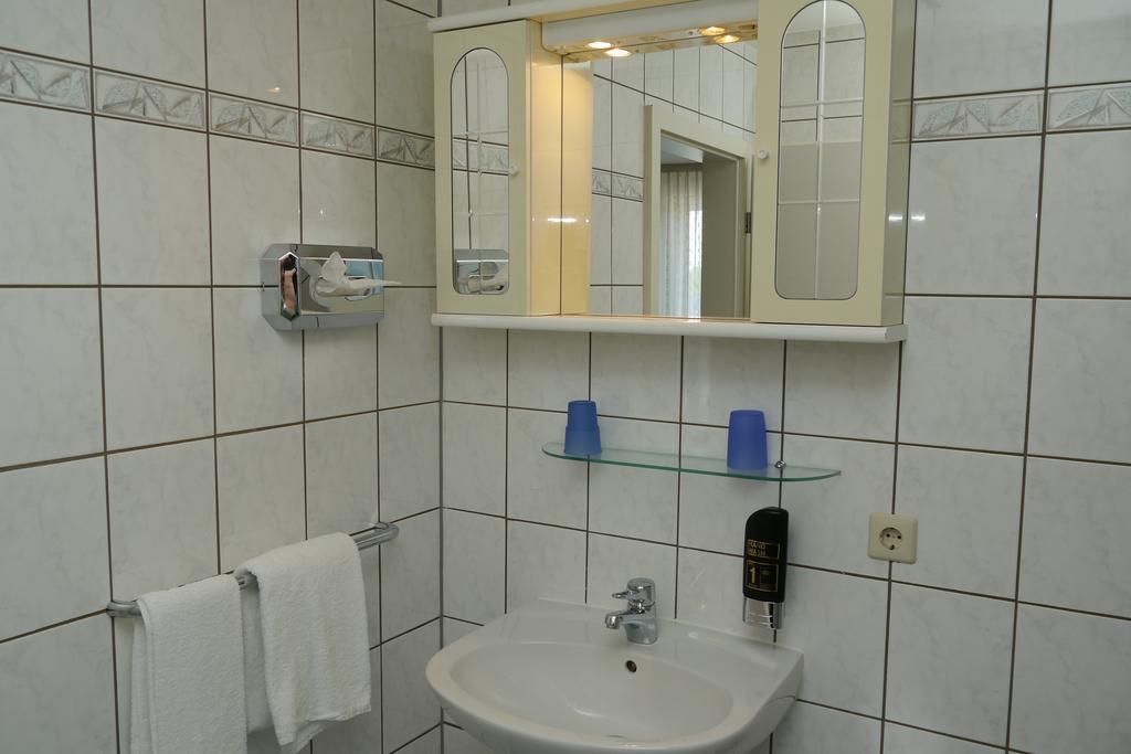 Erbenholz Hotel Laatzen Екстер'єр фото