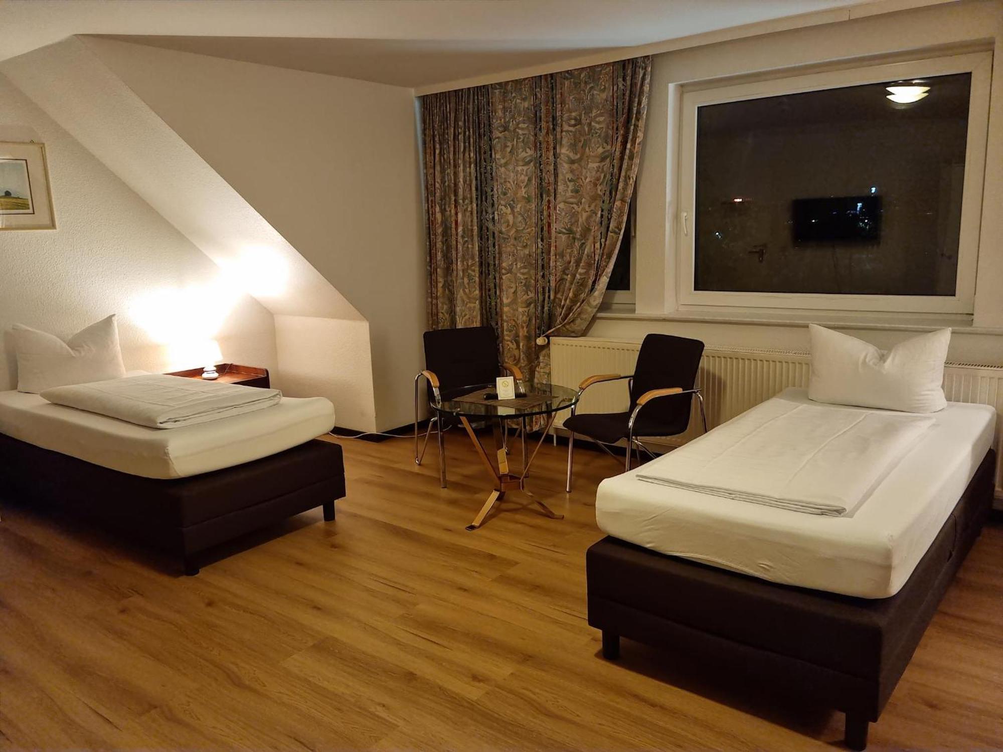Erbenholz Hotel Laatzen Екстер'єр фото